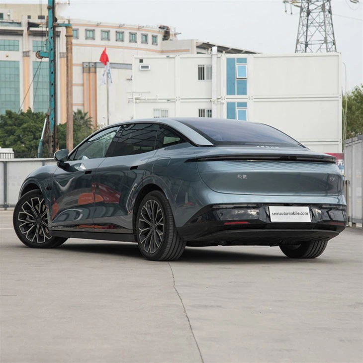Zeekr 007 high-tech luxury sedan 